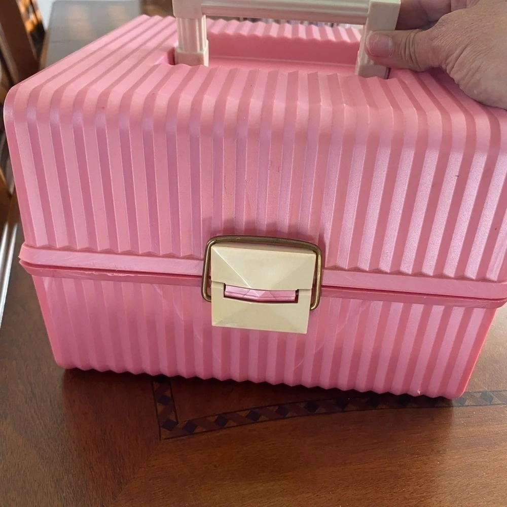 VINTAGE SASSABY pink make up organizer/ storage train case.pre-owned model 101 - Picture 11 of 11
